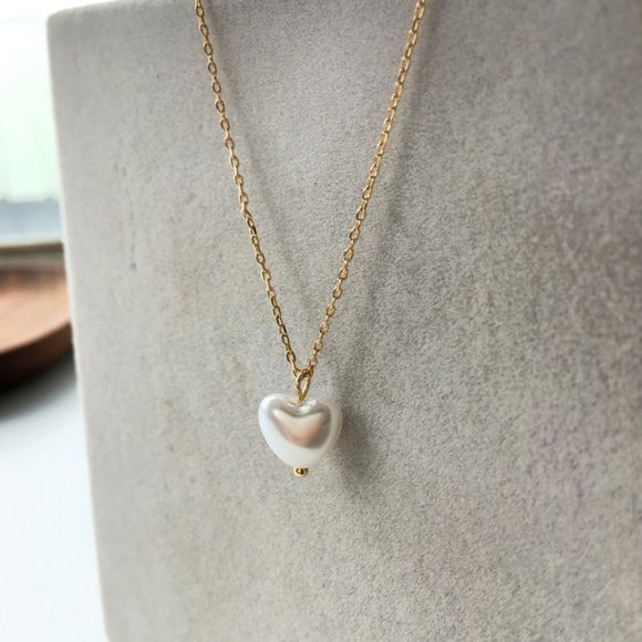 Angel Heart Golden Necklace - Picture 6 of 9